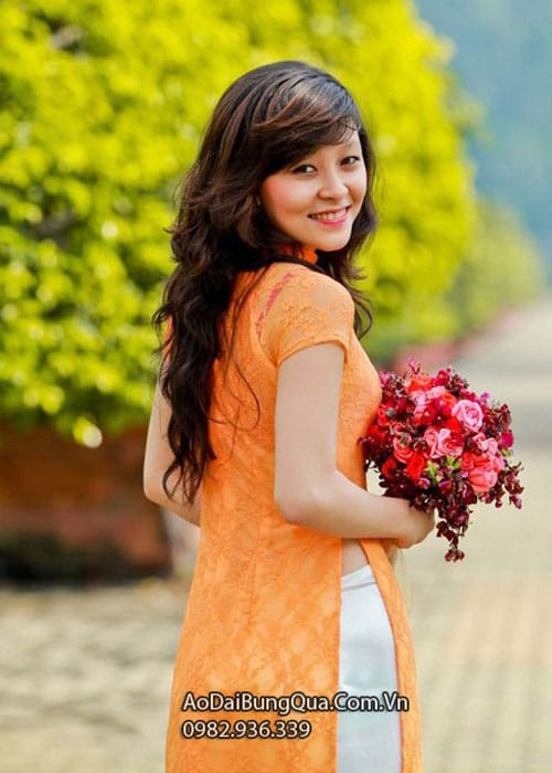 Áo dài cam ren hoa cổ truyền thống tay ngắn